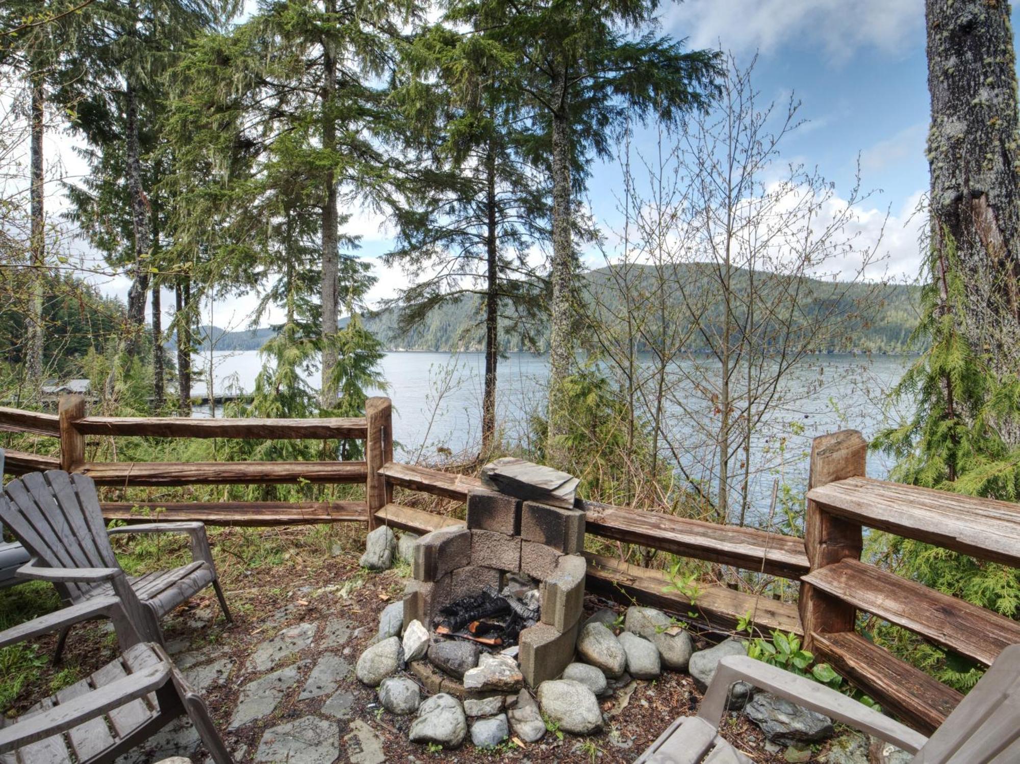 Handsome Dan'S Vacation Cottage Rentals Port Renfrew Exterior photo