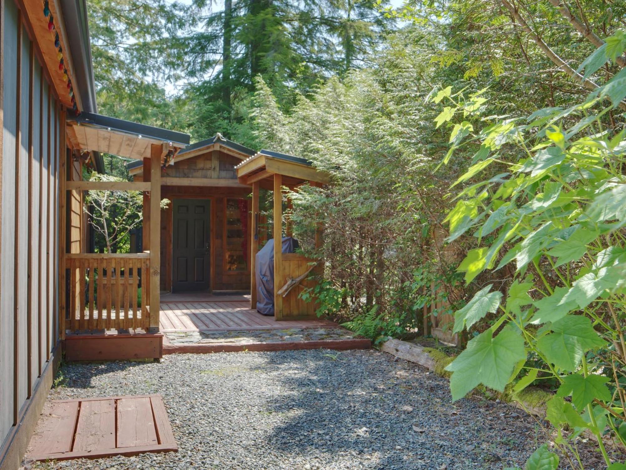 Handsome Dan'S Vacation Cottage Rentals Port Renfrew Exterior photo