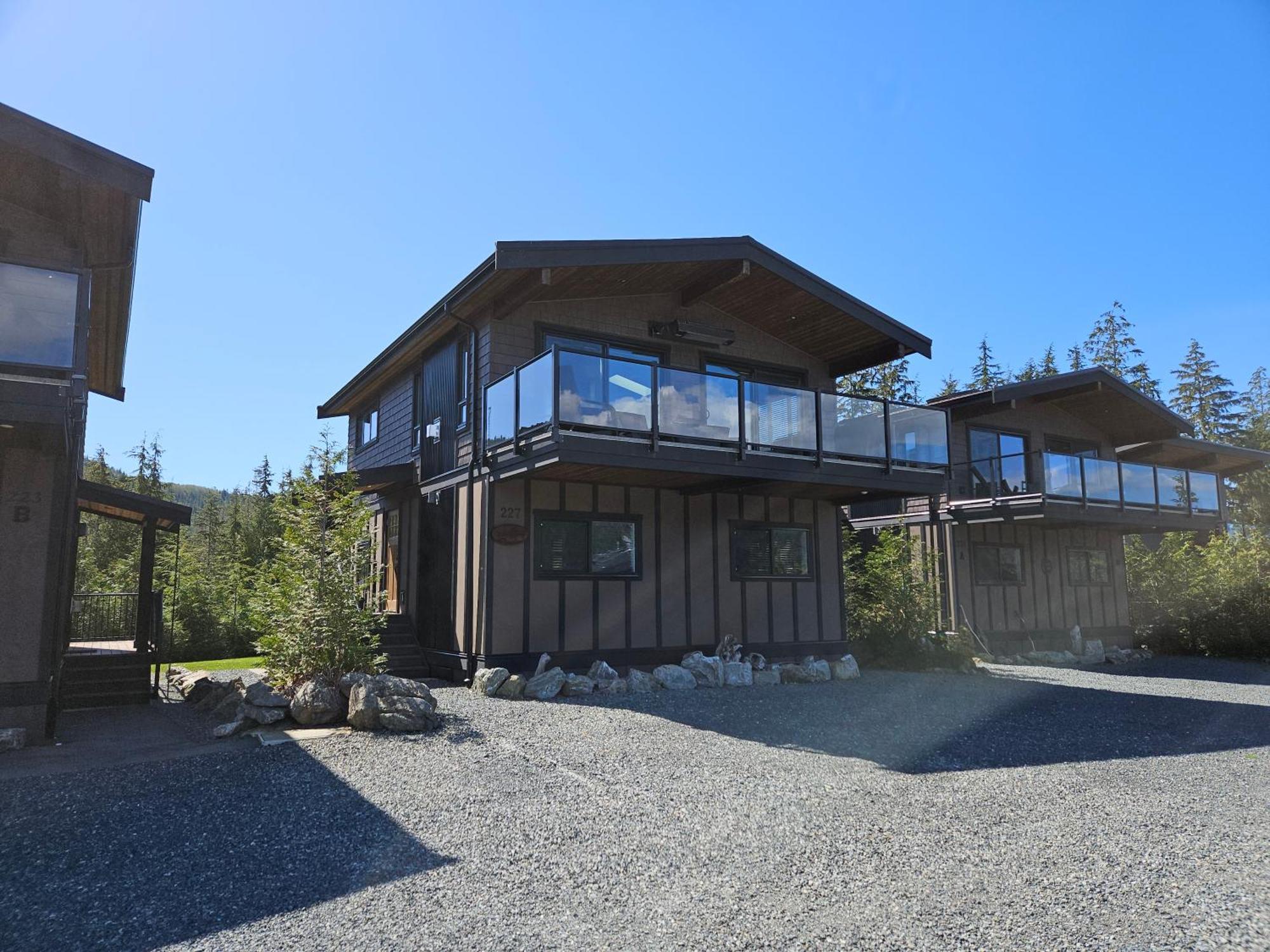 Handsome Dan'S Vacation Cottage Rentals Port Renfrew Exterior photo
