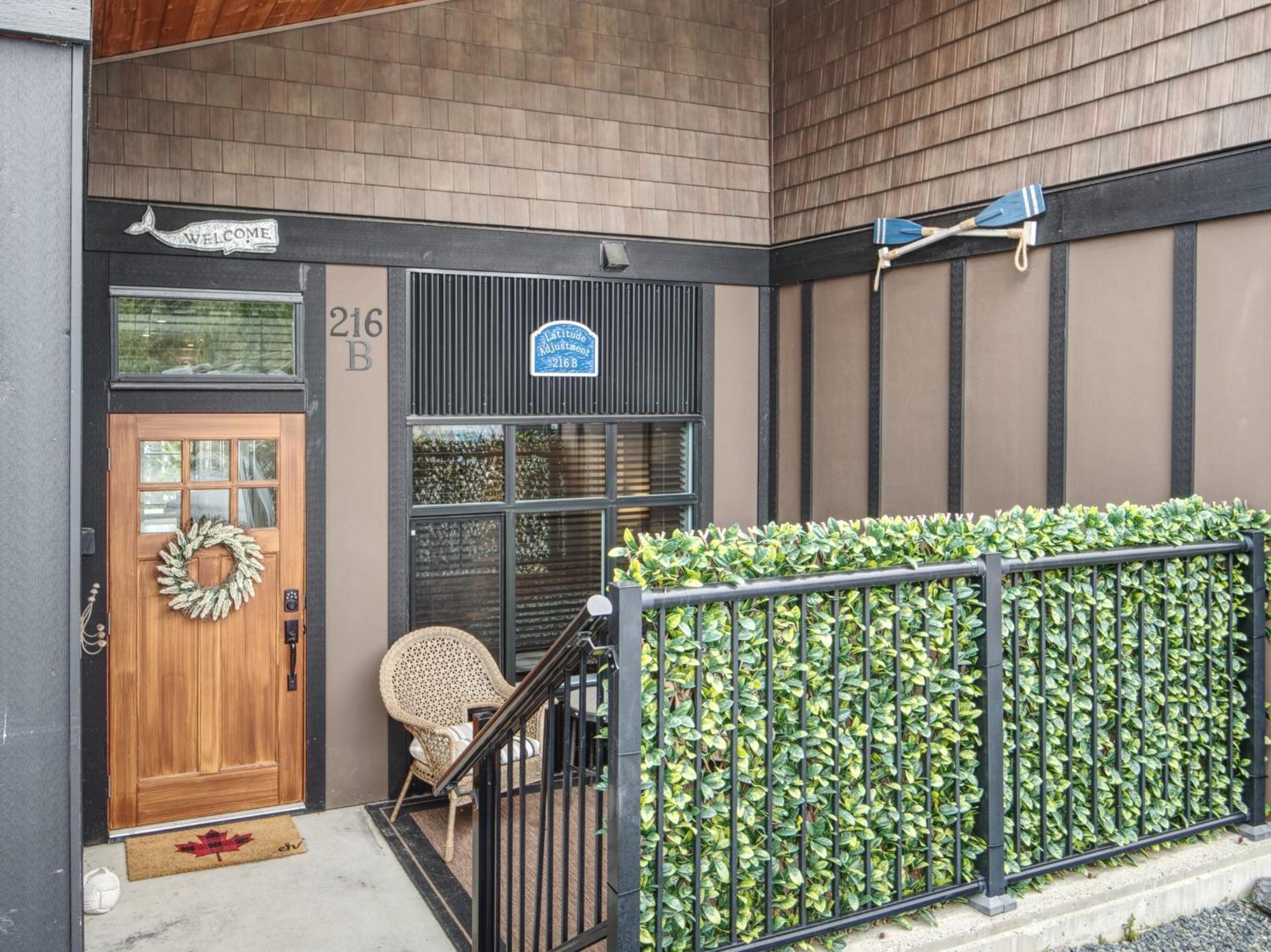 Handsome Dan'S Vacation Cottage Rentals Port Renfrew Exterior photo