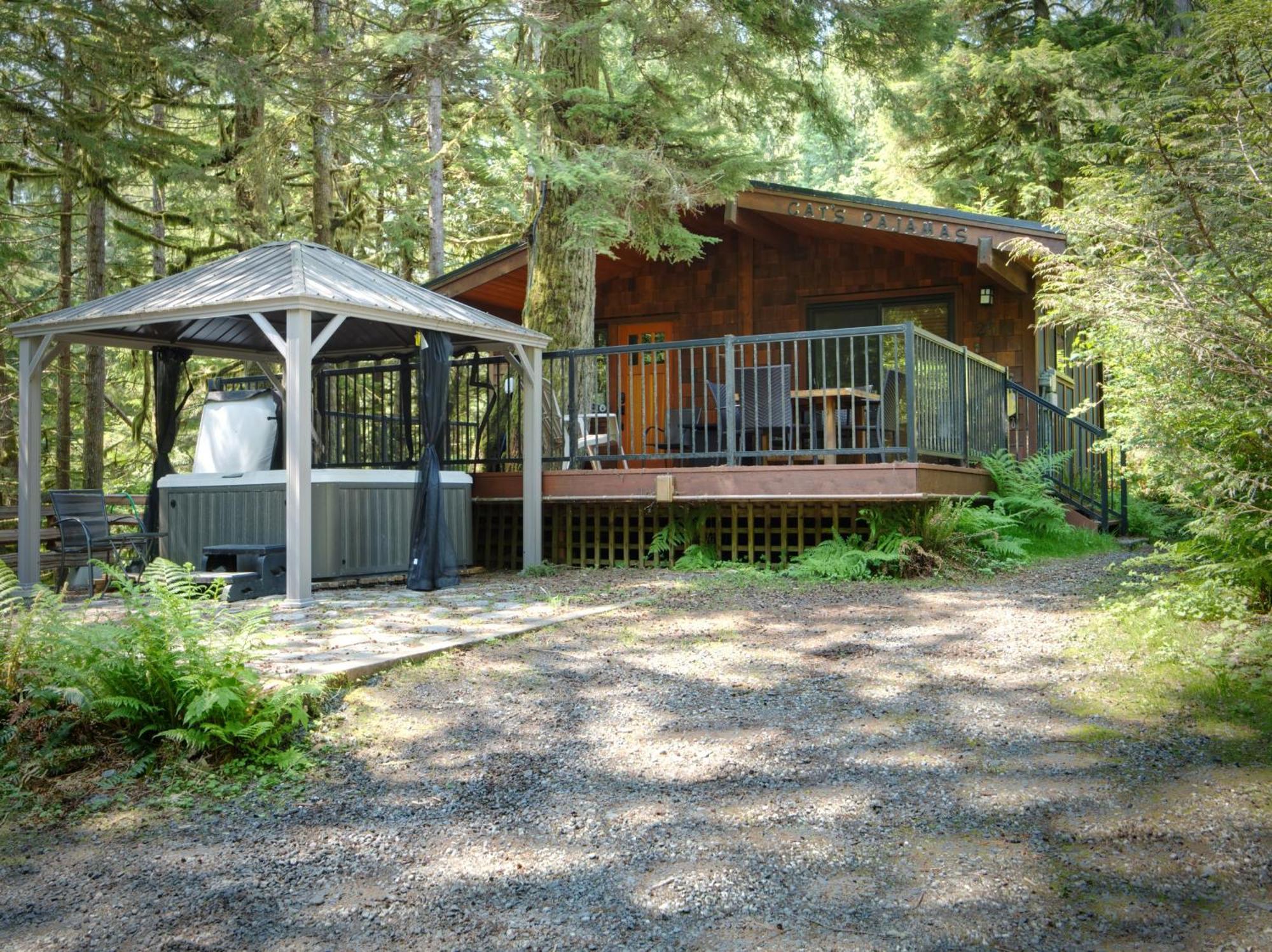 Handsome Dan'S Vacation Cottage Rentals Port Renfrew Exterior photo