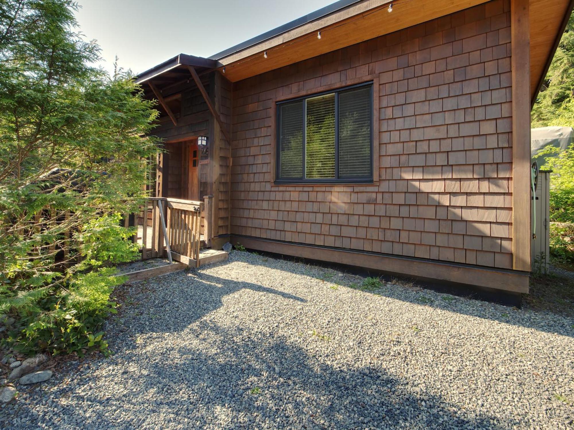 Handsome Dan'S Vacation Cottage Rentals Port Renfrew Room photo