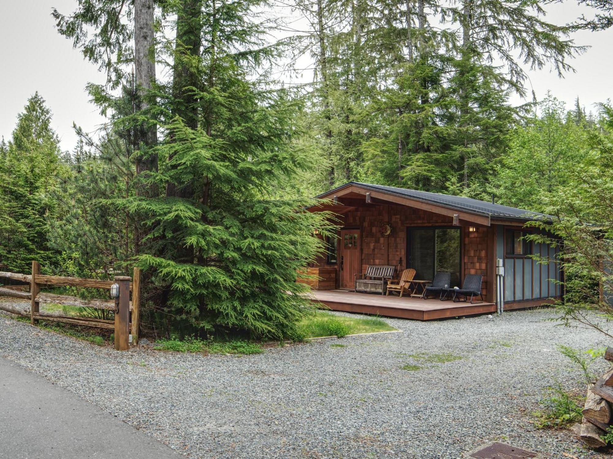 Handsome Dan'S Vacation Cottage Rentals Port Renfrew Exterior photo