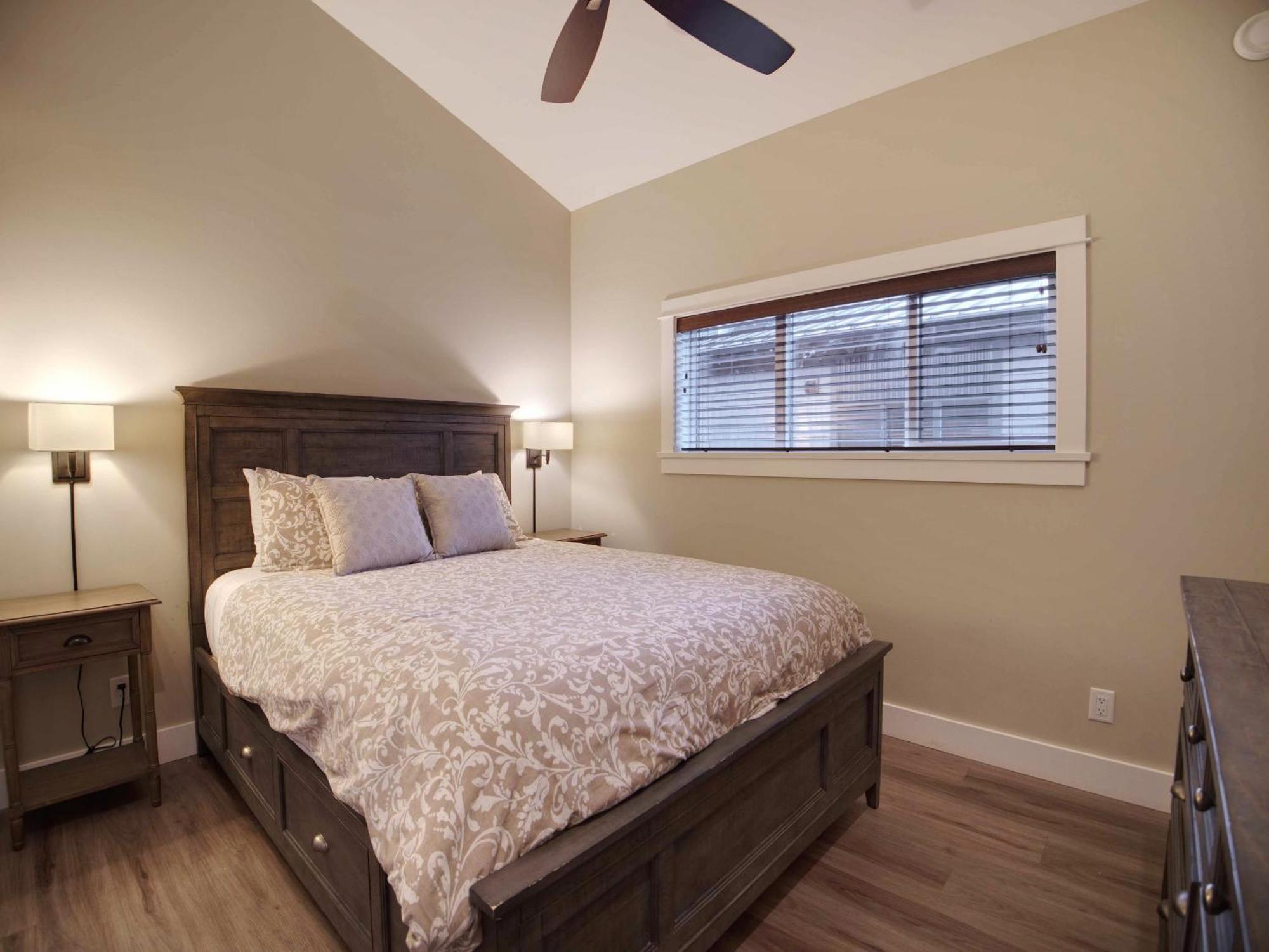 Handsome Dan'S Vacation Cottage Rentals Port Renfrew Room photo
