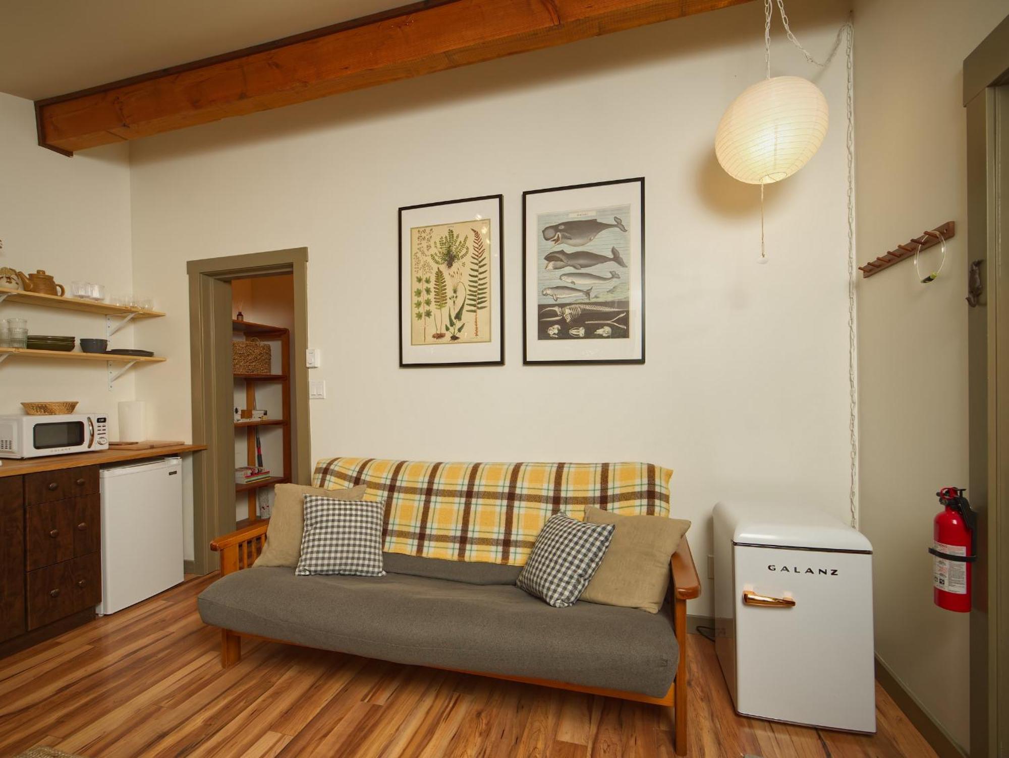 Handsome Dan'S Vacation Cottage Rentals Port Renfrew Room photo