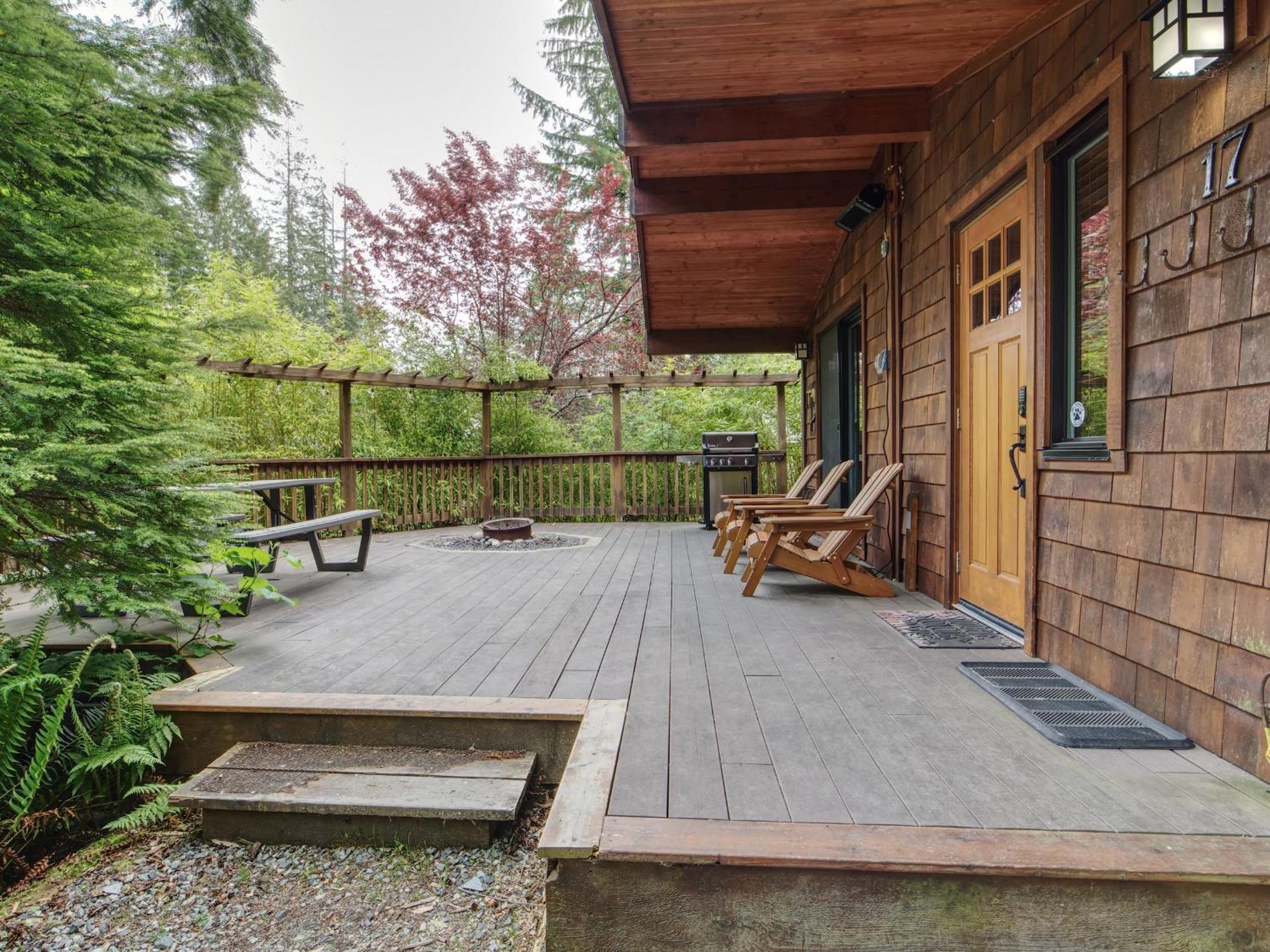 Handsome Dan'S Vacation Cottage Rentals Port Renfrew Room photo